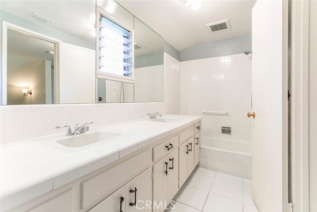 1558 Hillcrest Avenue, Glendale CA: https://media.crmls.org/medias/1dbc5d19-be0a-4de2-b68e-889f057a6935.jpg
