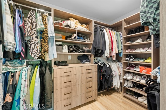 2305 Henrietta Avenue, La Crescenta CA: https://media.crmls.org/medias/1dbcc339-344b-42bb-8a92-325fd0f41ff9.jpg
