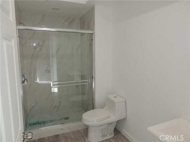 Detail Gallery Image 9 of 16 For 22735 Del Valle St #6,  Woodland Hills,  CA 91364 - 3 Beds | 2 Baths