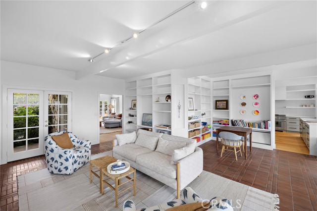 Detail Gallery Image 12 of 38 For 3007 Harbor View, Corona Del Mar,  CA 92625 - 3 Beds | 2/1 Baths