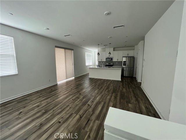 Detail Gallery Image 8 of 30 For 4472 S Bryant Paseo, Ontario,  CA 91762 - 4 Beds | 3/1 Baths
