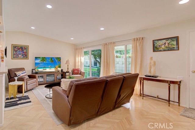 Detail Gallery Image 5 of 26 For 122 via Estrada a,  Laguna Woods,  CA 92637 - 2 Beds | 2 Baths