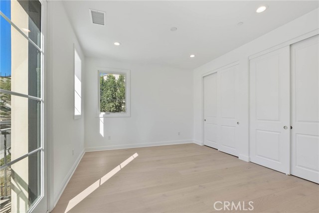 Image 21 of 66 For 20448 Liverpool Way