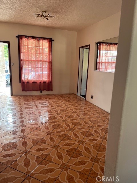 Detail Gallery Image 8 of 24 For 317 E 42nd Pl, Los Angeles,  CA 90011 - 3 Beds | 1 Baths