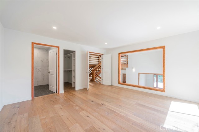 Detail Gallery Image 17 of 45 For 5245 Elvira Rd, Woodland Hills,  CA 91364 - 3 Beds | 3 Baths