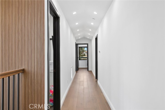 535 N Sierra Bonita Avenue, Los Angeles CA: https://media.crmls.org/medias/1dc0137b-73dd-4b48-8e39-ee47c011abfb.jpg