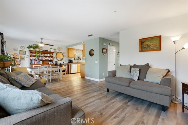 1611 Burnside Avenue photo 5