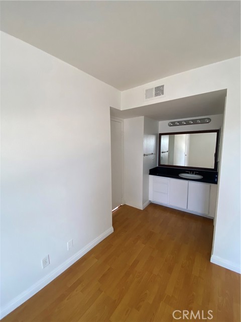 Detail Gallery Image 12 of 18 For 18411 Hatteras St #224,  Tarzana,  CA 91356 - 2 Beds | 2/1 Baths