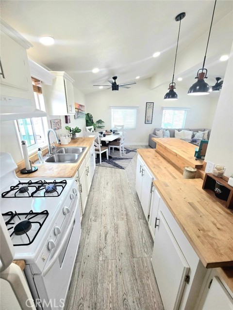 Detail Gallery Image 12 of 58 For 21752 Pacific Coast Hwy 11a,  Huntington Beach,  CA 92646 - 3 Beds | 2 Baths