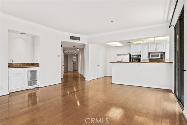 Detail Gallery Image 7 of 26 For 8642 Gregory Way #204,  Los Angeles,  CA 90035 - 2 Beds | 2 Baths