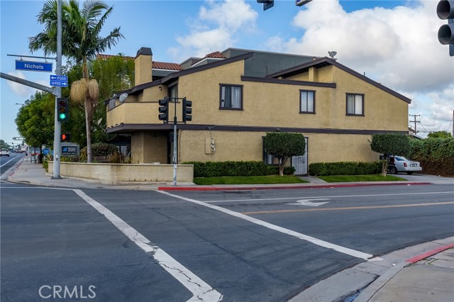 Detail Gallery Image 5 of 5 For 7611 Warner Ave, Huntington Beach,  CA 92647 - – Beds | – Baths