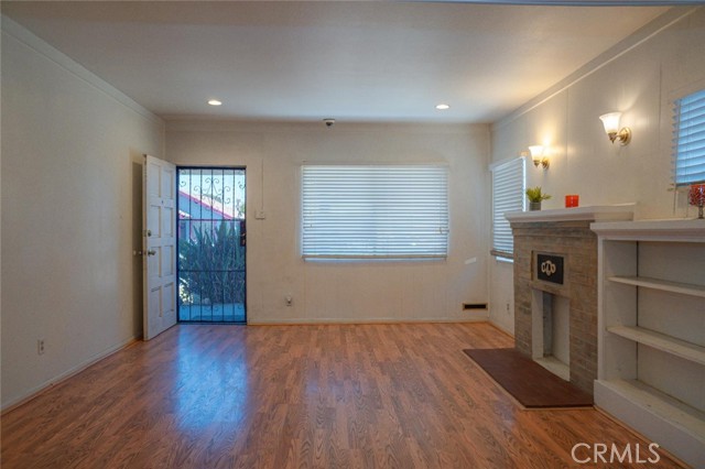 7029 4th Avenue, Los Angeles CA: https://media.crmls.org/medias/1dc2dc50-ef9a-416a-845d-9b0662266abe.jpg