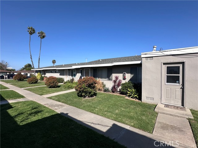 Detail Gallery Image 5 of 17 For 7832 Ronald Drive, Huntington Beach,  CA 92647 - 4 Beds | 3 Baths