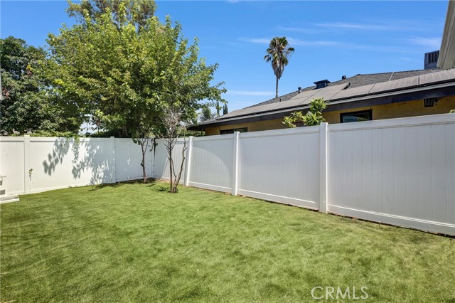 5222 Cedros Avenue, Sherman Oaks CA: https://media.crmls.org/medias/1dc34e5d-1152-4c20-b6e6-e847884fc3ef.jpg