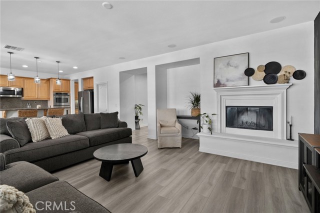 21 Via Del Renal Court, Lake Elsinore CA: https://media.crmls.org/medias/1dc4d2a5-291e-47ee-b6da-0d047927f0d5.jpg