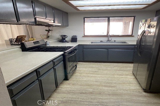 Detail Gallery Image 10 of 14 For 14335 Schooner, Helendale,  CA 92342 - 3 Beds | 2 Baths