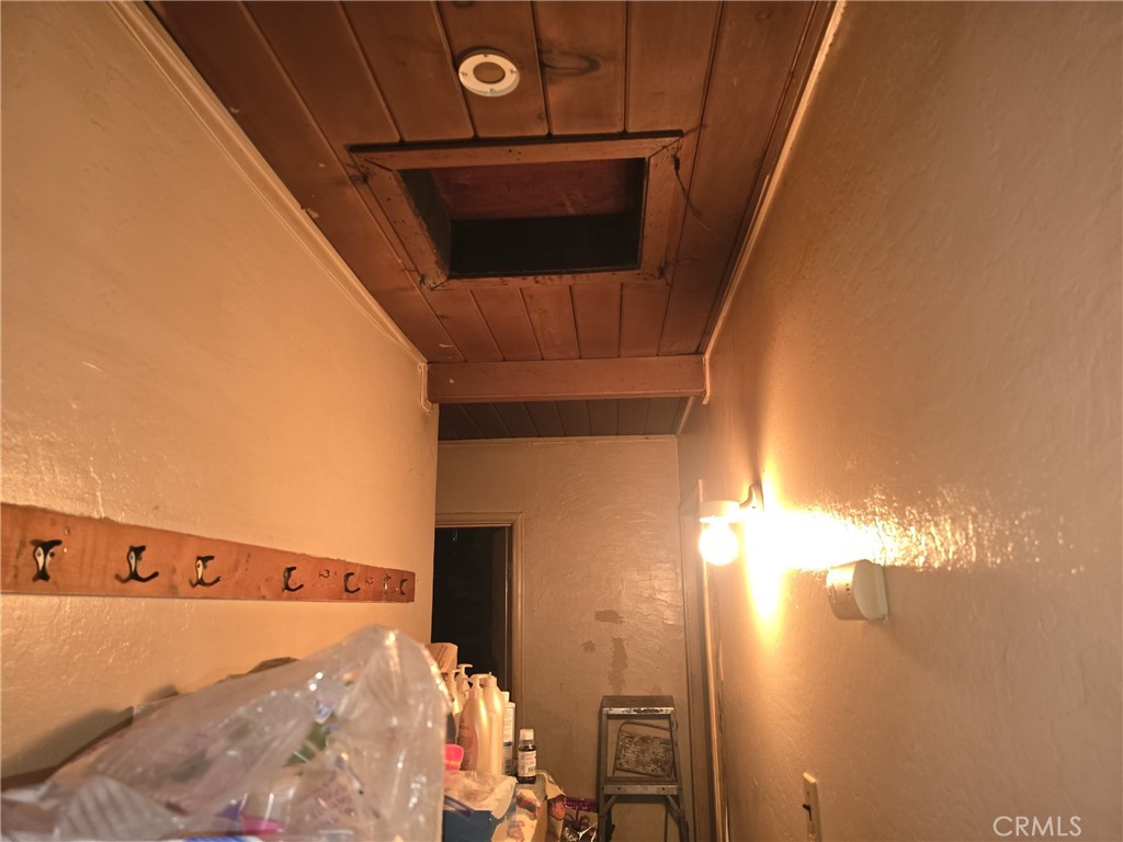 https://media.crmls.org/medias/1dc608e9-0187-4fb9-897e-4e3d6b4a384e.jpg?preset=X-Large