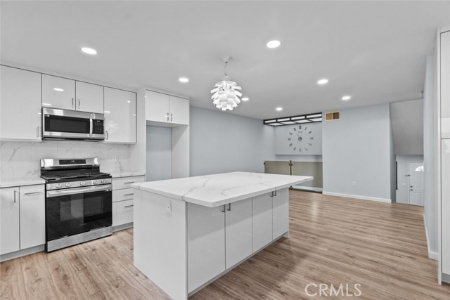 7130 Glade Avenue, Canoga Park CA: https://media.crmls.org/medias/1dc67b6d-ac6e-4b21-93d2-637d51419f6b.jpg