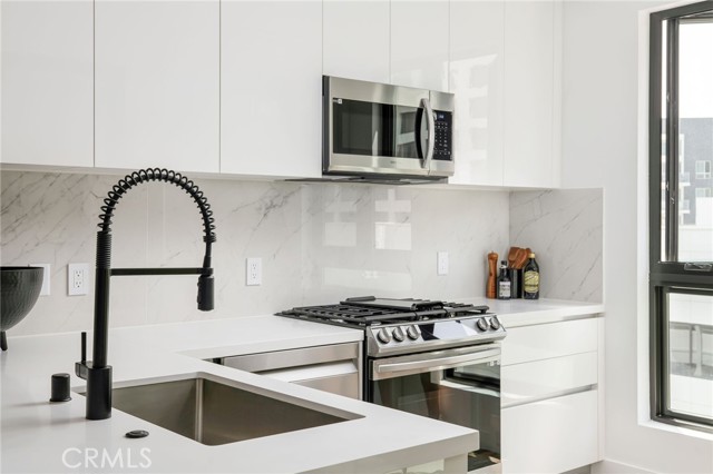 118 Astronaut Ellison S Onizuka Street, Los Angeles CA: https://media.crmls.org/medias/1dc718dc-7fd8-4b7a-9827-a51dfaacfa79.jpg