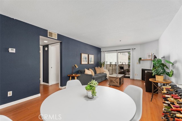 Detail Gallery Image 5 of 42 For 1100 Euclid Ave #108,  Long Beach,  CA 90804 - 2 Beds | 2 Baths