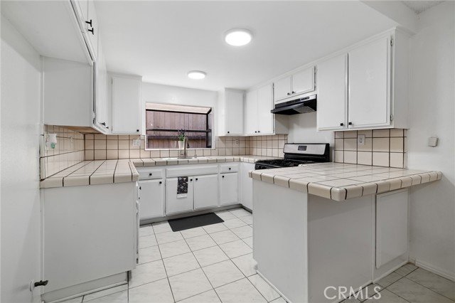 Detail Gallery Image 12 of 42 For 13534 Cordary Ave #14,  Hawthorne,  CA 90250 - 3 Beds | 3 Baths