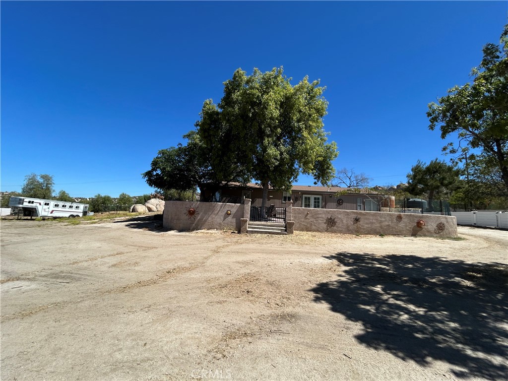 https://media.crmls.org/medias/1dc8382c-8e78-4b93-84f8-80ea8438a13f.jpg?preset=X-Large