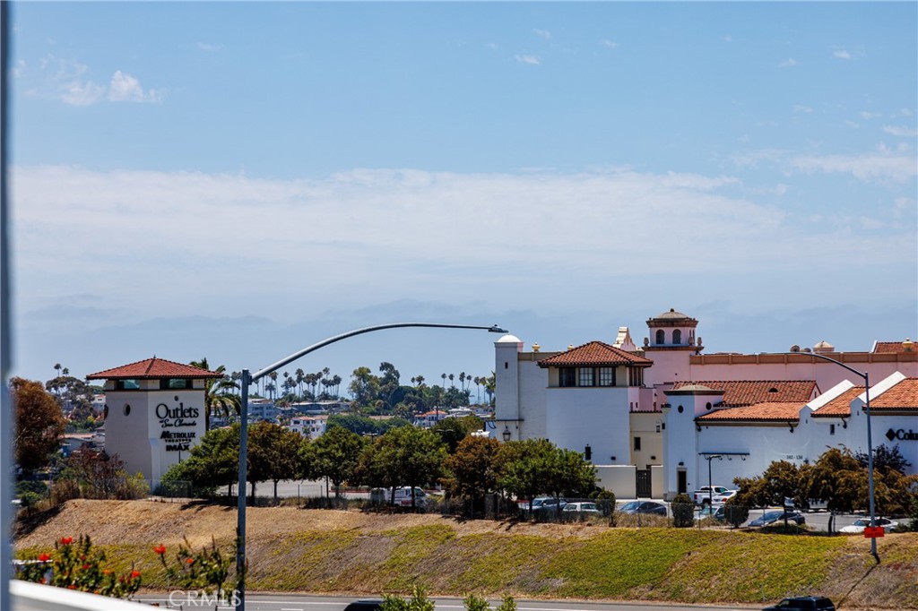 https://media.crmls.org/medias/1dc920df-3538-4bdb-9975-af3e97dff953.jpg?preset=X-Large
