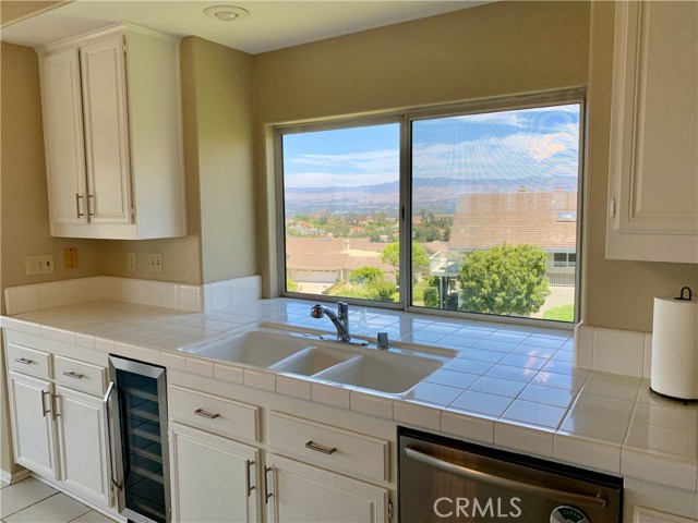 6 Saros, Irvine CA: https://media.crmls.org/medias/1dc97922-5924-49a8-be27-67d03c93a0dc.jpg