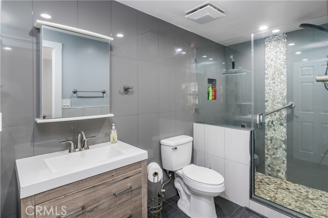Detail Gallery Image 11 of 21 For 10233 Glory Ave, Tujunga,  CA 91042 - 3 Beds | 2 Baths
