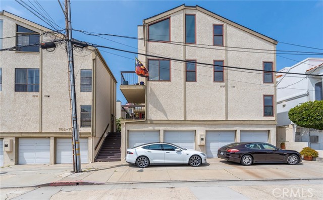 703 4th Street, Hermosa Beach, California 90254, 2 Bedrooms Bedrooms, ,1 BathroomBathrooms,Residential,Sold,4th,SB23070770