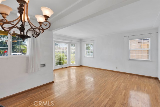 10125 Annetta Ave., South Gate CA: https://media.crmls.org/medias/1dcc1853-8e8d-45dc-b458-1e262da7c619.jpg