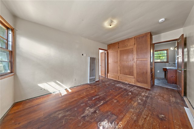 725 Michigan Avenue, Beaumont CA: https://media.crmls.org/medias/1dcc2f91-a9f0-45c8-a26a-2e2812cfcda6.jpg