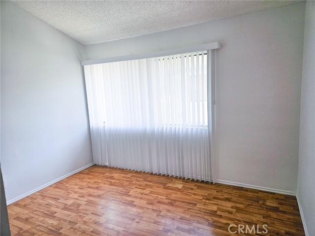 Detail Gallery Image 6 of 18 For 10566 Sunland Bld #1,  Sunland,  CA 91040 - 3 Beds | 2/1 Baths