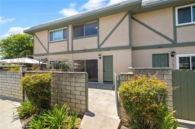 1115 W Francis Street, Ontario CA: https://media.crmls.org/medias/1dcd7eb1-3461-44a4-ad8b-b830e3a76451.jpg
