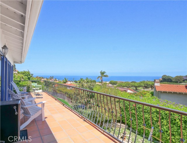 345 Palos Verdes W Drive, Palos Verdes Estates CA: https://media.crmls.org/medias/1dcdf82f-643b-4ac5-9cd3-bebc08097cd3.jpg