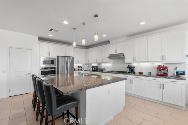 Detail Gallery Image 20 of 56 For 18797 Big Cedar Dr, Canyon Country,  CA 91387 - 5 Beds | 3 Baths