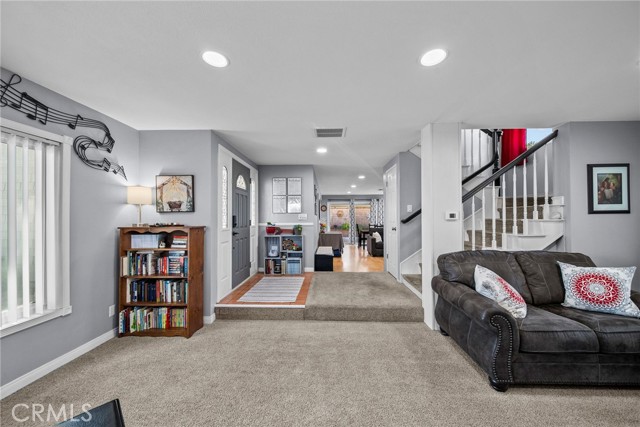 Detail Gallery Image 11 of 44 For 16503 Fairglade, Canyon Country,  CA 91387 - 4 Beds | 3 Baths