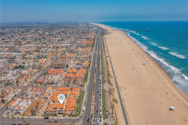 2000 Pacific Coast Highway, Huntington Beach CA: https://media.crmls.org/medias/1dcf482d-0425-4f63-8623-69f6e645bc27.jpg