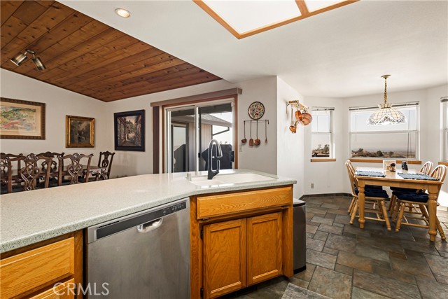 3070 Royal Meadow Lane, Paradise CA: https://media.crmls.org/medias/1dcf4c00-9570-4dc0-b424-0f727bb3c381.jpg