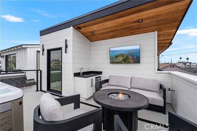 Detail Gallery Image 23 of 38 For 128 39th, Newport Beach,  CA 92663 - – Beds | – Baths