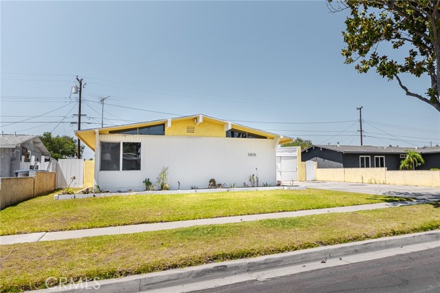 5835 Los Santos Way, Buena Park CA: https://media.crmls.org/medias/1dd061c0-2dbd-4c8d-a9fc-bda2b5203a33.jpg
