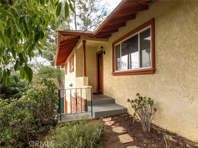 Detail Gallery Image 4 of 32 For 10576 Colebrook St, Sunland,  CA 91040 - 3 Beds | 2 Baths