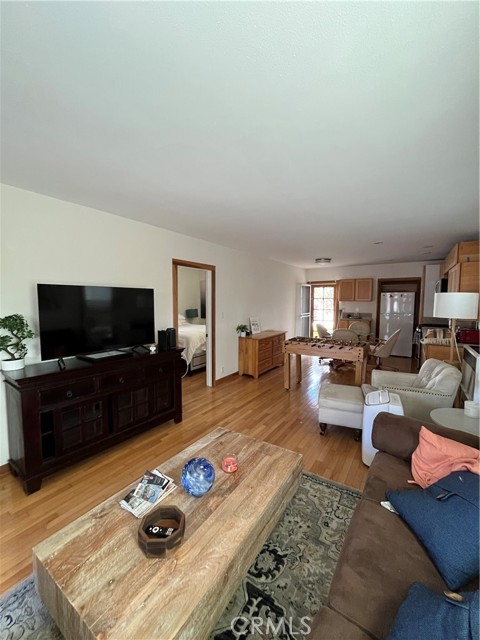 Detail Gallery Image 3 of 17 For 406 11th, Huntington Beach,  CA 92648 - 2 Beds | 1 Baths