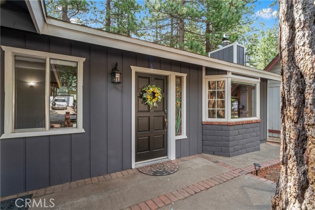 1381 Blackfoot W Trail, Lake Arrowhead CA: https://media.crmls.org/medias/1dd28d08-6856-4905-aa32-370b4e38a224.jpg