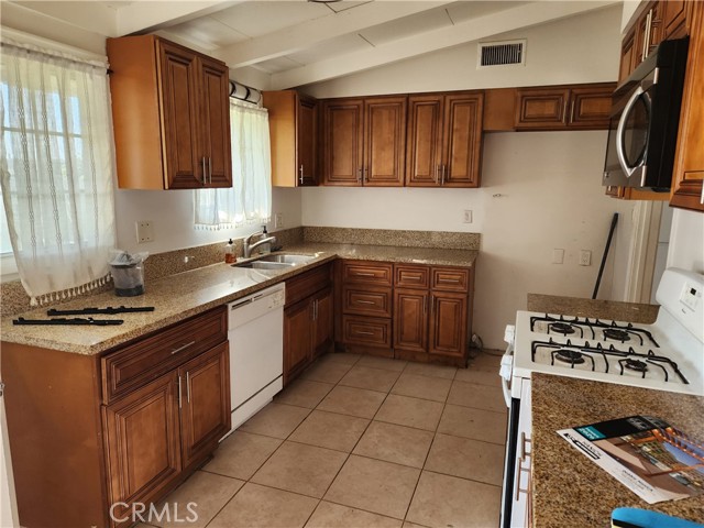 Detail Gallery Image 12 of 13 For 610 Helensburg St, Glendora,  CA 91740 - 3 Beds | 2 Baths