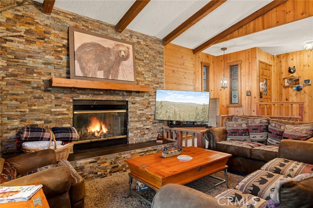 824 Oakmont Lane, Lake Arrowhead, CA 92352