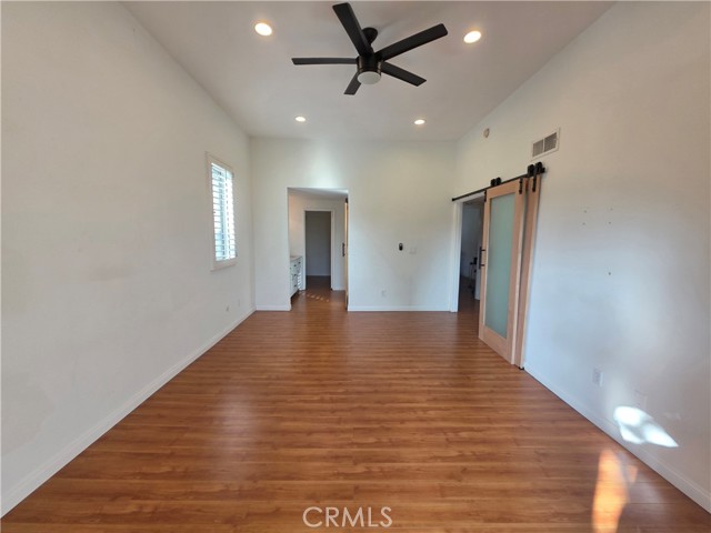 Detail Gallery Image 10 of 27 For 13963 Riverside, Sherman Oaks,  CA 91423 - 2 Beds | 2/1 Baths