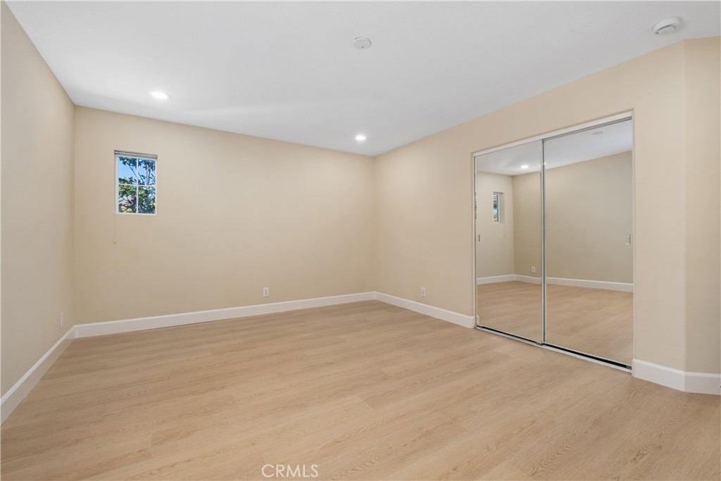 https://media.crmls.org/medias/1dd4ff2e-7da1-404f-b2b2-29a059e07ec8.jpg?preset=X-Large