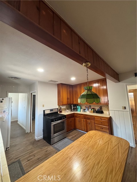 1004 Paloma Street, Bakersfield CA: https://media.crmls.org/medias/1dd59654-afa6-4d1e-b714-3dc9def97292.jpg