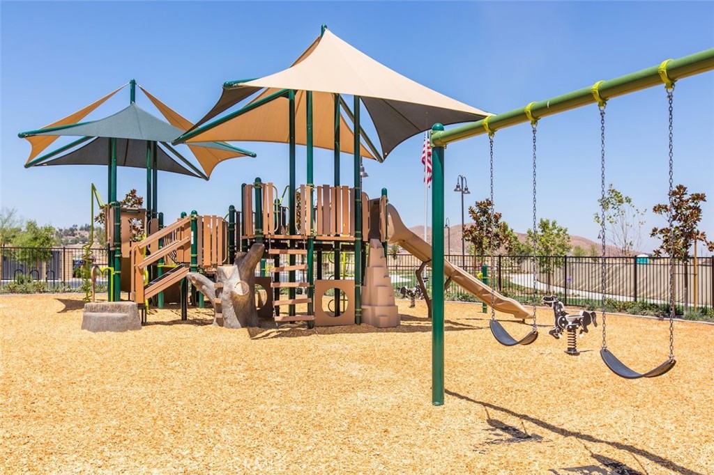 https://media.crmls.org/medias/1dd677f2-b4af-44f5-8f03-db052e1c6e59.jpg?preset=X-Large